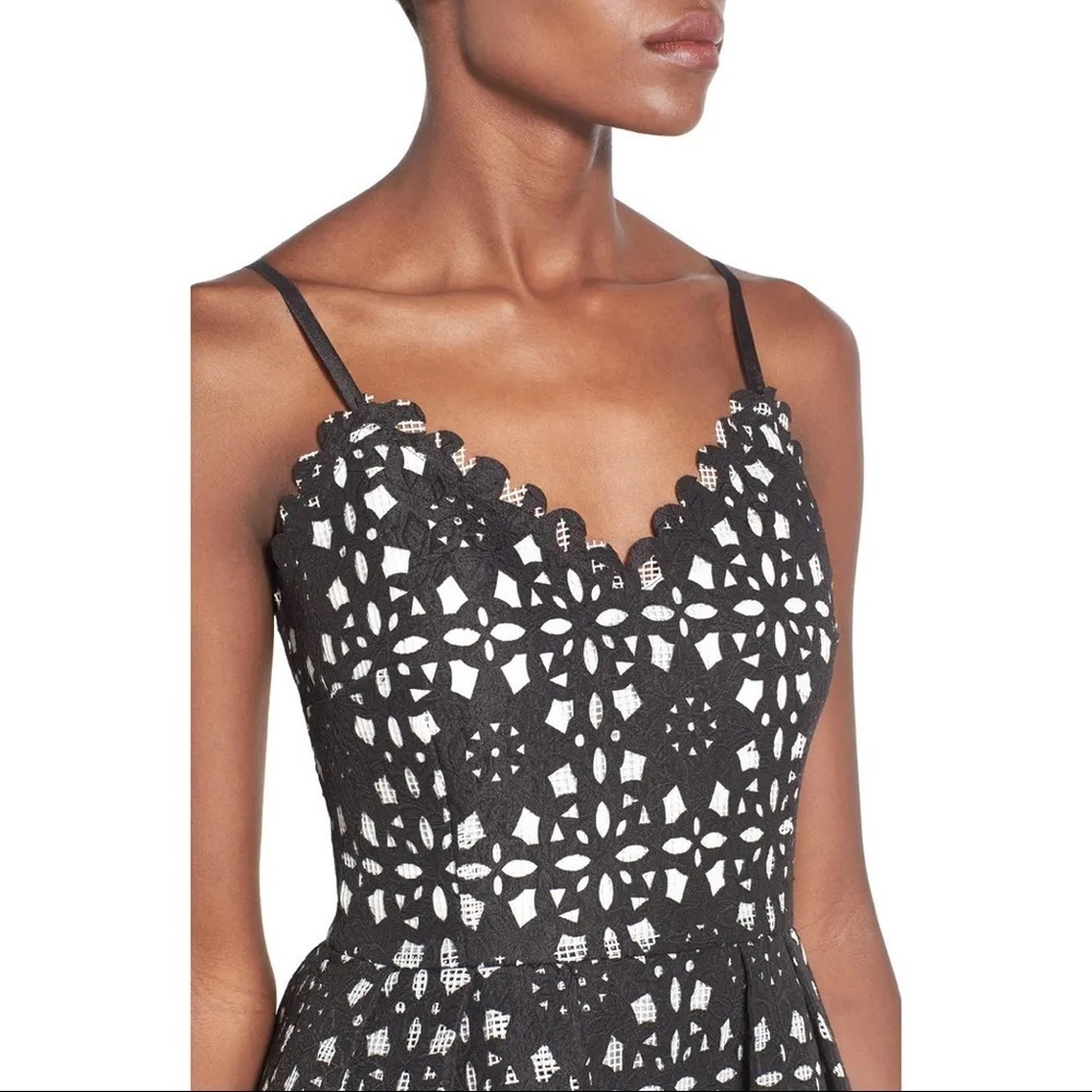Soloiste Black V-Neck Bonded Lace Skater Dress EUC - Picture 4 of 10